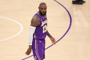 雷迪克：我们的目标是让詹姆斯可以出战背靠背 他自己也想出战