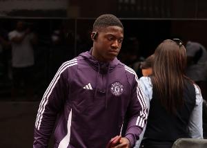 斯基拉：梅努希望获得更多上场机会，那不勒斯仍有意租借这名球员