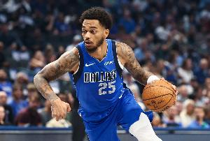 离奇！PJ·华盛顿热身踩到球扭到脚踝 临时退出首发+退赛！