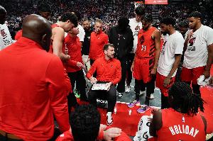 媒体人：开拓者全力防守将雷霆逼到决胜时刻 但体现出了球星差距