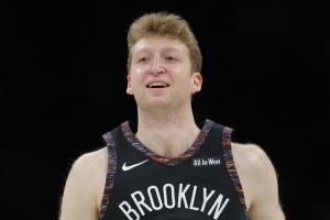 手感火热！27号秀沃尔夫半场9中6&4记三分轰17分2板 次节独得11分