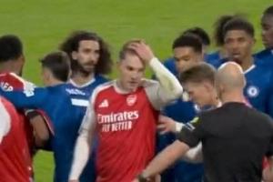 今日趣图：昨晚看似利物浦2-0西汉姆联，实则斯洛特2-0萨拉赫