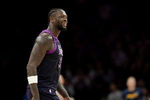 12助！芬奇：兰德尔没盲目持球硬打 他成功吸引防守迅速出球