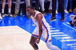 杰伦威：我们队里有很多有天赋的球员 我肩上的担子并不重