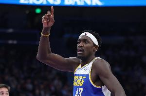 绝杀！西卡冷血中投 面对包夹干拔 直接送走公牛！