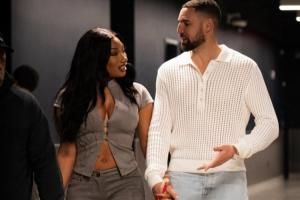 这身材！马冬梅昨日赛后to克莱：你听见我为你而尖叫了吗？