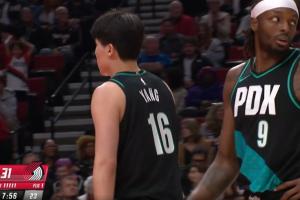 4分钟3中0！杨瀚森反超三分机会 短了太多变三不沾了！