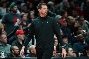 罗威谈斯普利特：你愿意一起上战场的教练 不善言辞但也不端架子