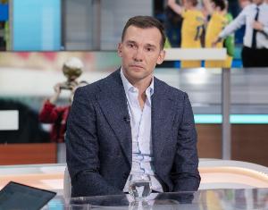 舍甫琴科：莱奥可以踢中锋，但在这个位置上还有很大提升空间