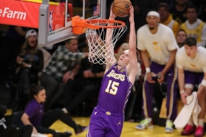 里夫斯连续三场得分30+且真实命中率80%+ 历史第二后卫&比肩库里