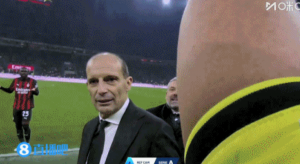 结果最后没判！裁判补时看VAR检查点球，阿莱格里暴怒被直红罚下