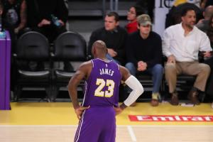 格里芬：让詹姆斯打无球 能真正将湖人进攻提升到另一个层次！