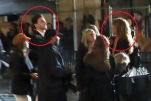 太阳报：26岁赖斯与49岁女主持出席时尚活动，同乘一辆车