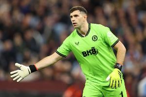 马丁内斯未首发！埃梅里：他背部疼痛，甚至都无法进行热身活动